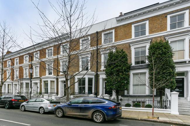 First Floor Flat, 2 Upper Addison Gardens, Holland Park, London W14 8AL
 3