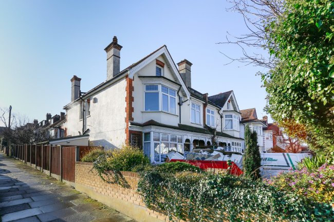 Ground Floor Flat, 41 Woodbourne Avenue, Streatham, London, SW16 1UX
 4