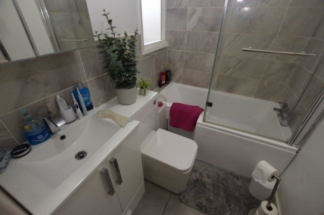 Flat 2 Abergeldie House, Marina, Bexhill-On-Sea, East Sussex TN40 1DD
 2