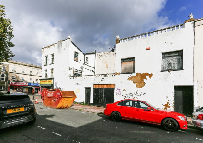 300 Barking Road, London, E13 8HL 1