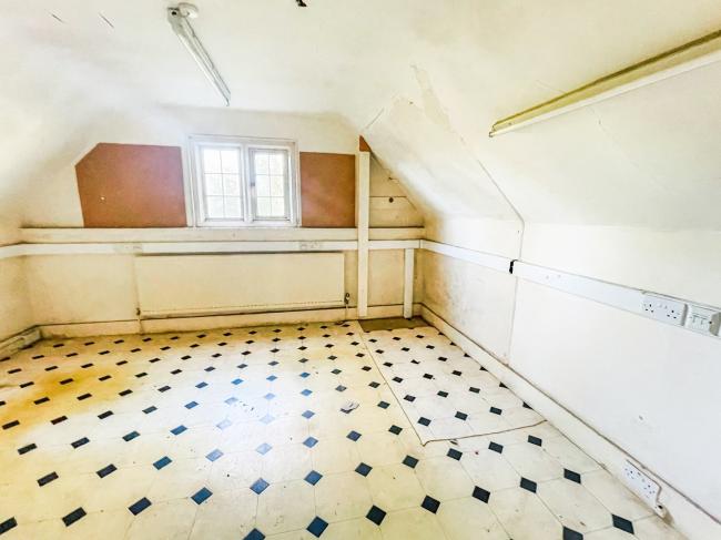 The Lodge, Charters, Charters Road, Ascot, Berkshire SL5 9QZ
 6