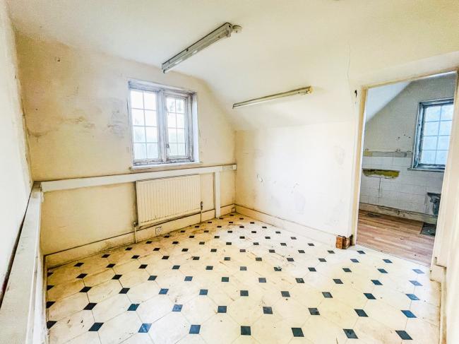 The Lodge, Charters, Charters Road, Ascot, Berkshire SL5 9QZ
 6