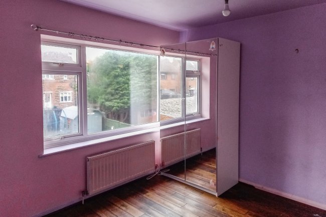 25 Sheridan Close, Romford, RM3 7EX 2