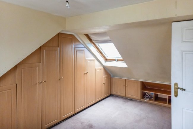 25 Sheridan Close, Romford, RM3 7EX 2