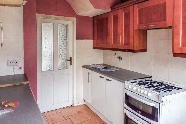 25 Sheridan Close, Romford, RM3 7EX 2