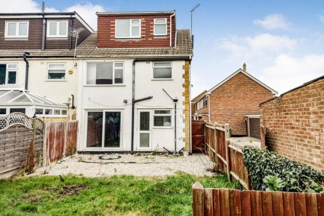 25 Sheridan Close, Romford, RM3 7EX 2