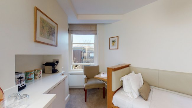 5 Doughty Street, Bloomsbury, London WC1N 2PL 4