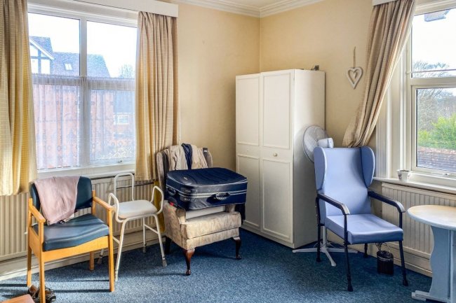 63 The Park, Yeovil, Somerset BA20 1DF 4