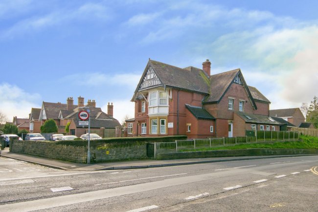 63 The Park, Yeovil, Somerset BA20 1DF 4