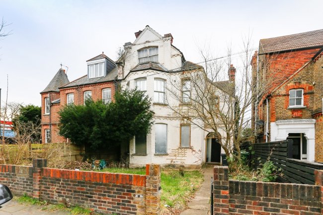 53 Killieser Avenue, Streatham, London, SW2 4NX
 1