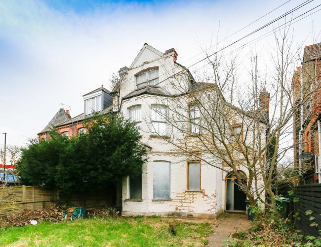 53 Killieser Avenue, Streatham, London, SW2 4NX
 1
