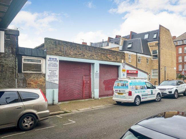 19 Grimston Road, Fulham, London SW6 3QR
 10