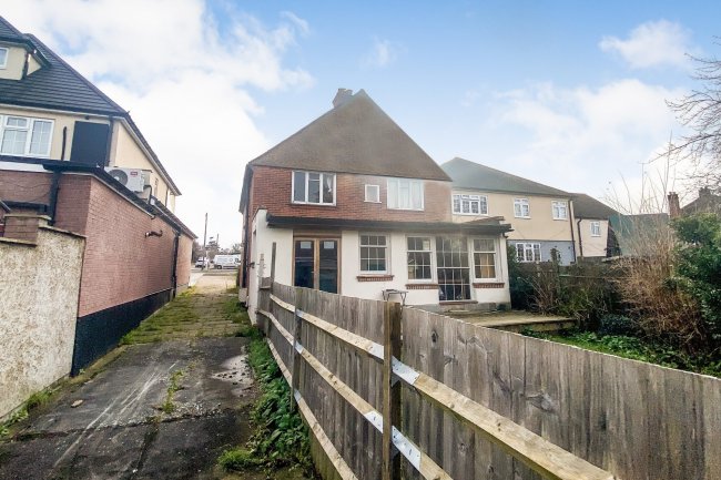 East Lodge, 117 East Street, Epsom, Surrey KT17 1EJ
 2