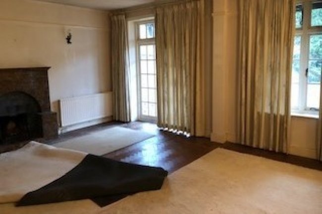 10 Bromley Common, Bromley, Kent BR2 9PD
 7