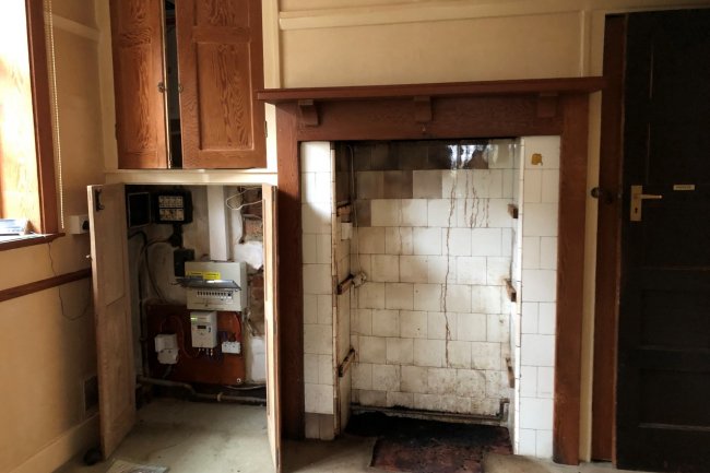 10 Bromley Common, Bromley, Kent BR2 9PD
 7