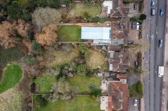 10 Bromley Common, Bromley, Kent BR2 9PD
 7