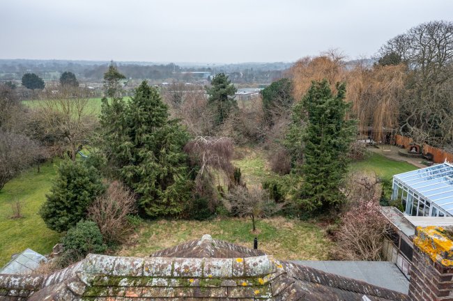 10 Bromley Common, Bromley, Kent BR2 9PD
 7