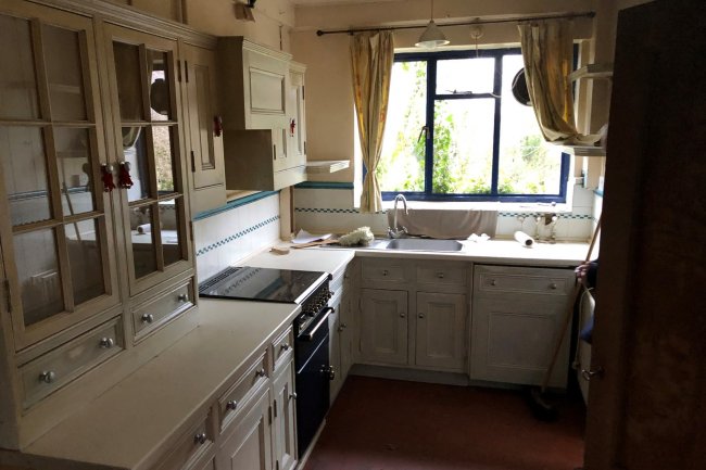 10 Bromley Common, Bromley, Kent BR2 9PD
 7