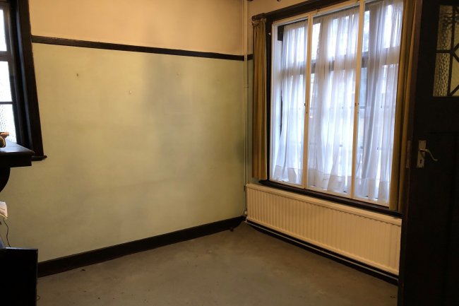 10 Bromley Common, Bromley, Kent BR2 9PD
 7