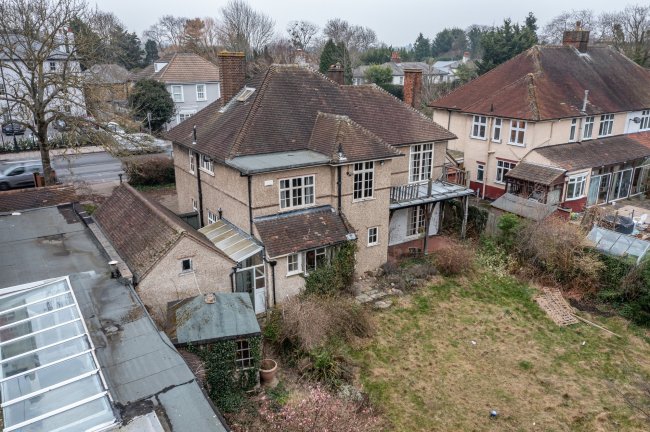 10 Bromley Common, Bromley, Kent BR2 9PD
 7