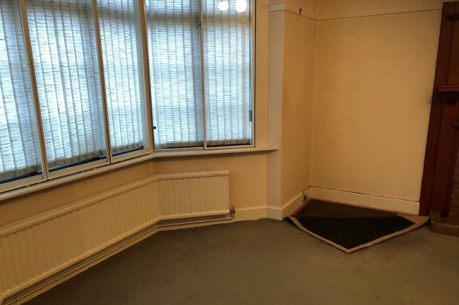 10 Bromley Common, Bromley, Kent BR2 9PD
 7