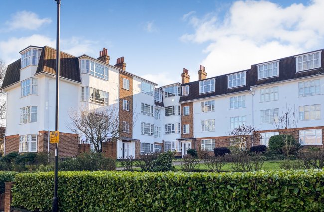 Flat 12 Seymour Court, Eversley Park Road, Winchmore Hill, London N21 1JG 2