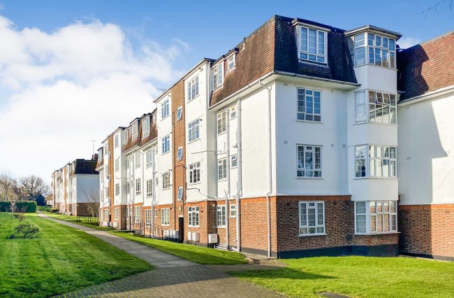 Flat 12 Seymour Court, Eversley Park Road, Winchmore Hill, London N21 1JG 2