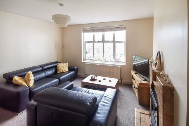 Flat 12 Seymour Court, Eversley Park Road, Winchmore Hill, London N21 1JG 2