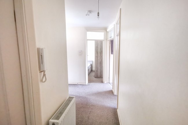 Flat 12 Seymour Court, Eversley Park Road, Winchmore Hill, London N21 1JG 2