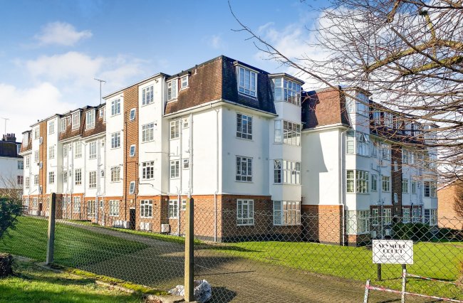 Flat 12 Seymour Court, Eversley Park Road, Winchmore Hill, London N21 1JG 2