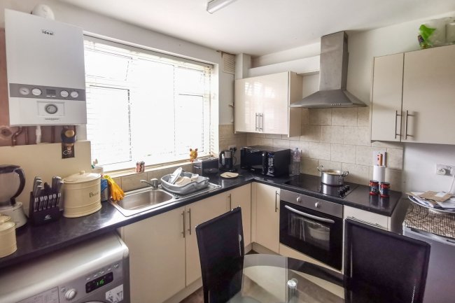 Flat 12 Seymour Court, Eversley Park Road, Winchmore Hill, London N21 1JG 2