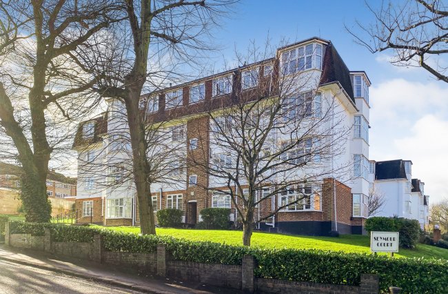 Flat 12 Seymour Court, Eversley Park Road, Winchmore Hill, London N21 1JG 2