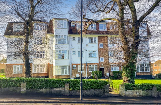 Flat 12 Seymour Court, Eversley Park Road, Winchmore Hill, London N21 1JG 2