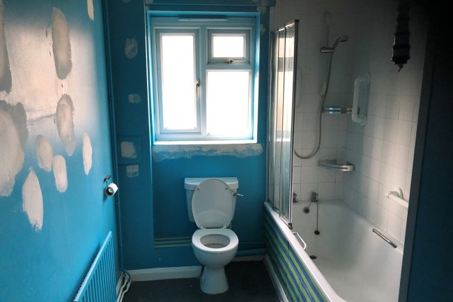 11 Marshside Close, Edmonton, London N9 8LQ
 7