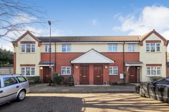 11 Marshside Close, Edmonton, London N9 8LQ
 7