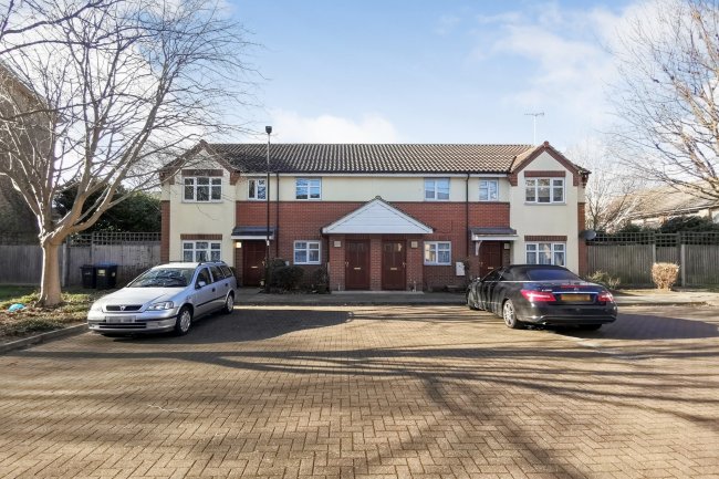 11 Marshside Close, Edmonton, London N9 8LQ
 7