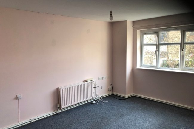 11 Marshside Close, Edmonton, London N9 8LQ
 7