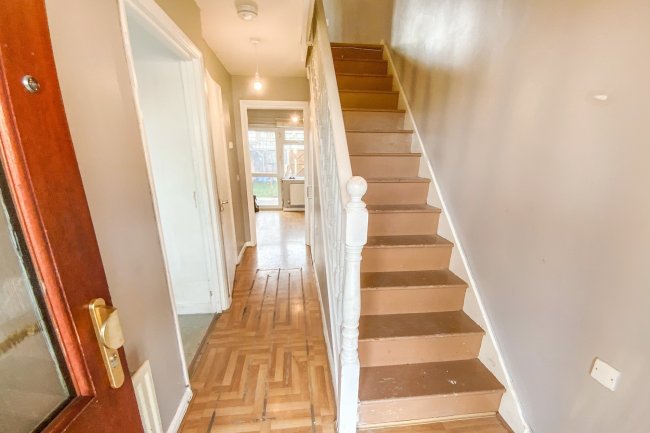 4 Devonshire Road, Edmonton, London N9 8LU
 8