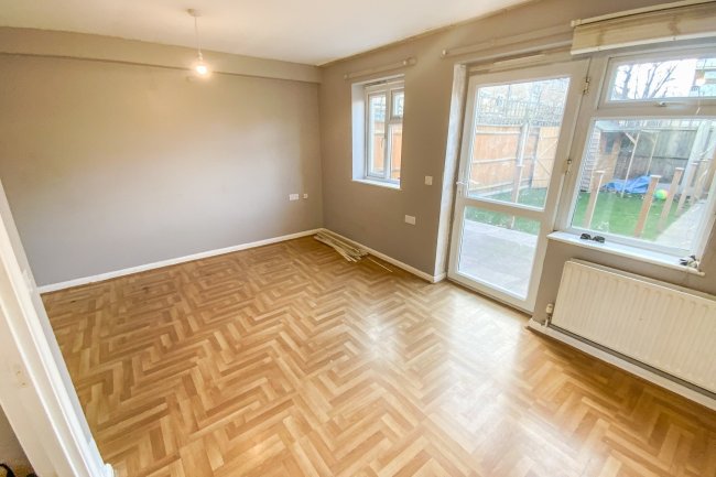 4 Devonshire Road, Edmonton, London N9 8LU
 8