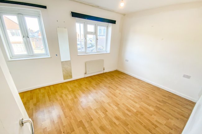 4 Devonshire Road, Edmonton, London N9 8LU
 8