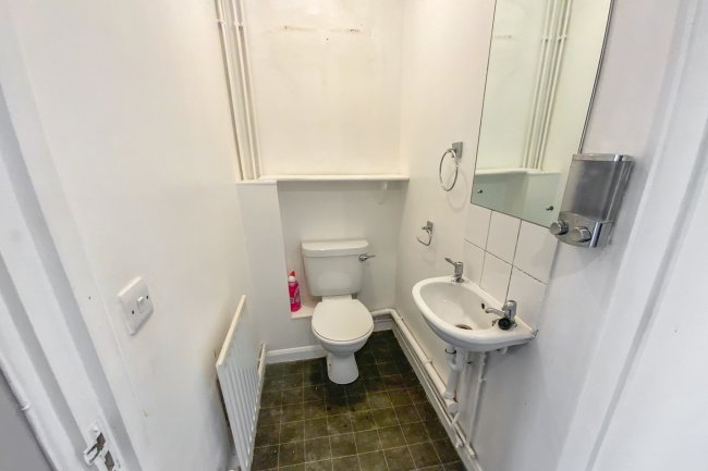 4 Devonshire Road, Edmonton, London N9 8LU
 8