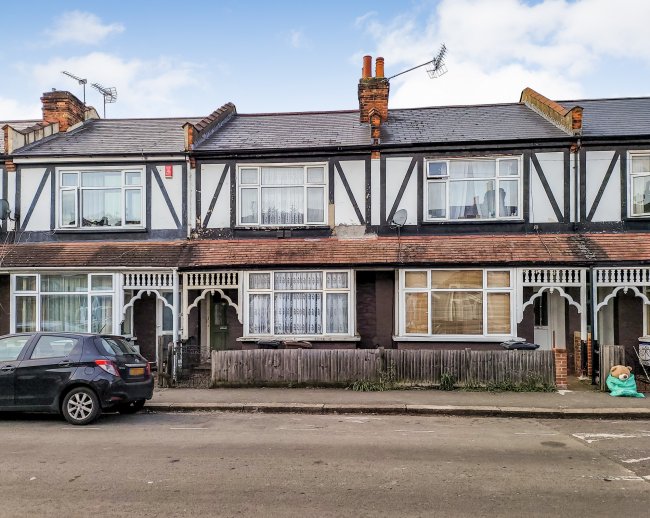 32 Clare Road, Hounslow, Middlesex, TW4 7AU 9