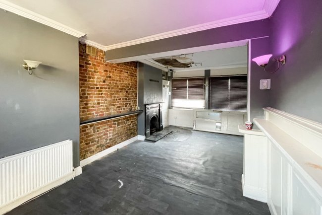 59 Lion Road, Bexleyheath, Kent DA6 8NW
 9