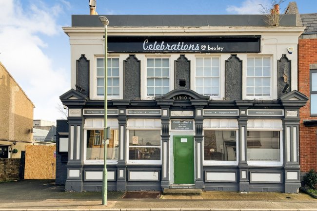 59 Lion Road, Bexleyheath, Kent DA6 8NW
 9