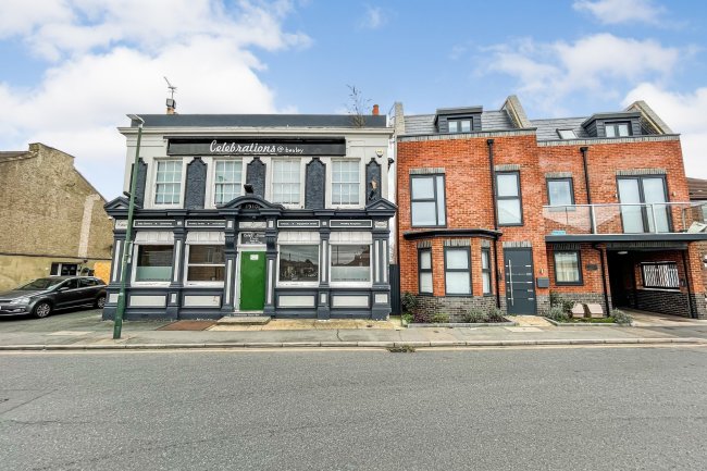 59 Lion Road, Bexleyheath, Kent DA6 8NW
 9