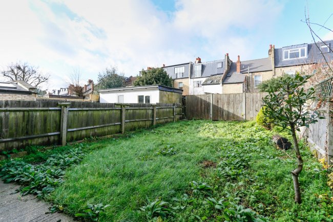 110a Pendle Road, Streatham, London SW16 6RY 
 2