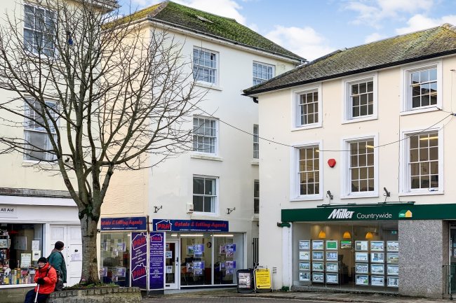 4 Greenmarket, Penzance, Cornwall TR18 2SH 5