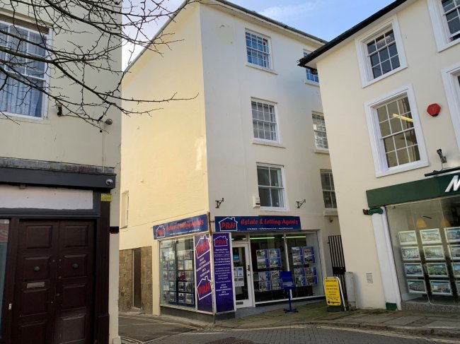 4 Greenmarket, Penzance, Cornwall TR18 2SH 5