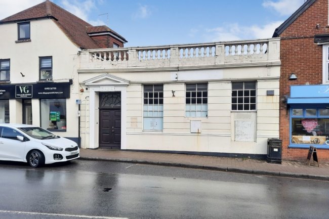 5 High Street, Storrington, Pulborough, West Sussex RH20 4DS
 2