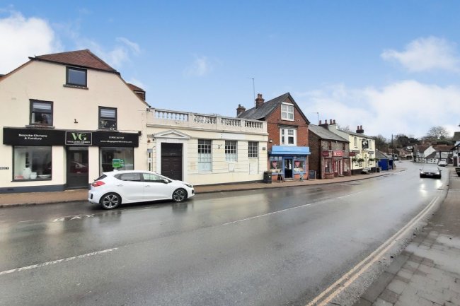 5 High Street, Storrington, Pulborough, West Sussex RH20 4DS
 2